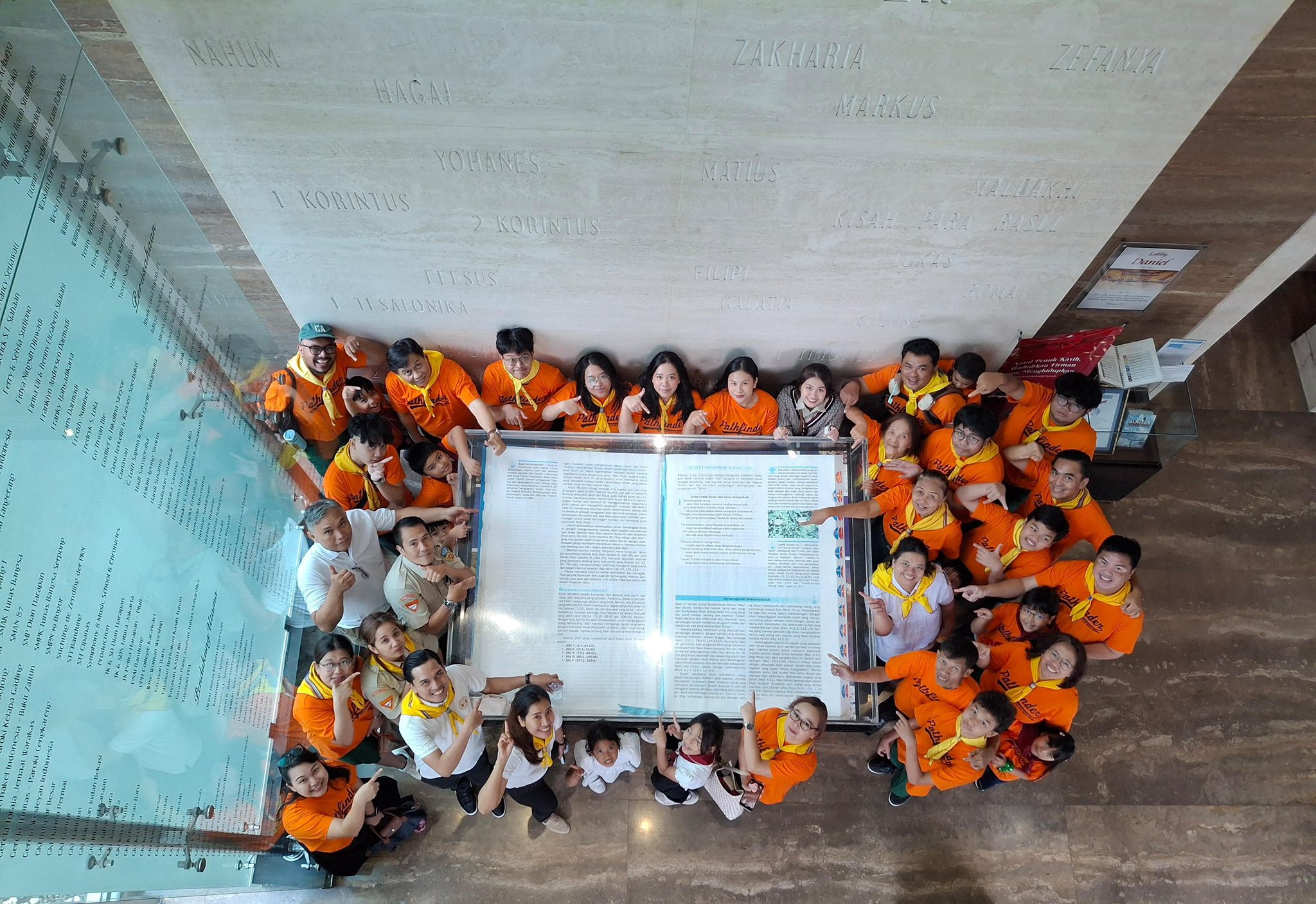 Kunjungan ke Lembaga Alkitab Indonesia — foto 3